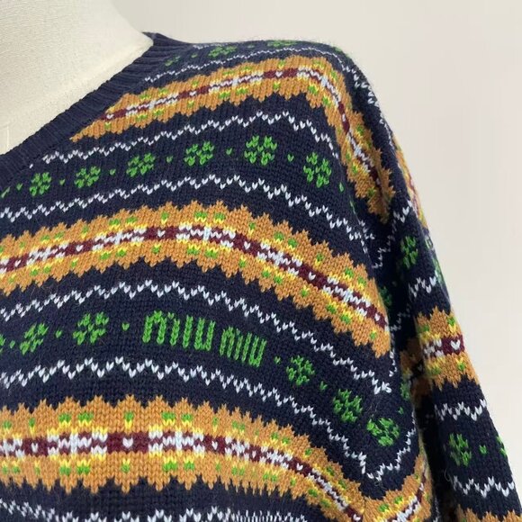 V-neck wool sweater - Picture 5 of 15